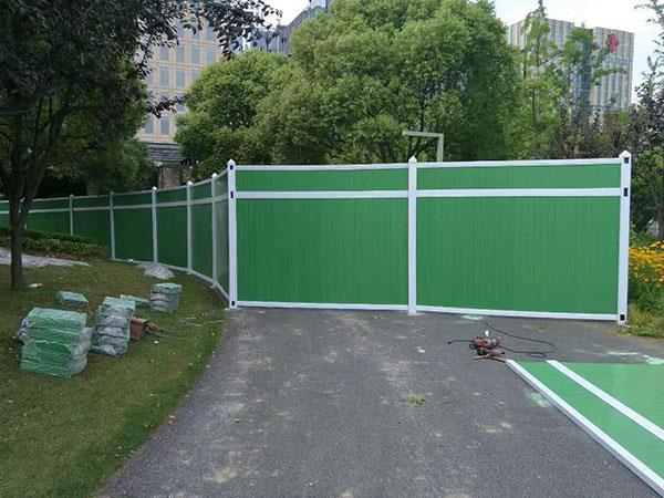 工地彩鋼板圍擋的使用要求及性能特點